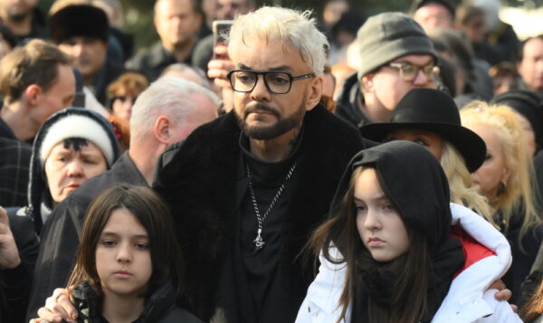 МК: Филиппу Киркорову позавидовали из-за роскошных похорон его отца