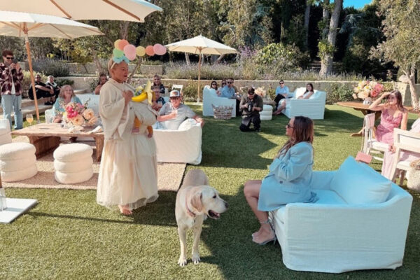 People: певица Sia родила дочь в конце марта 2024 года