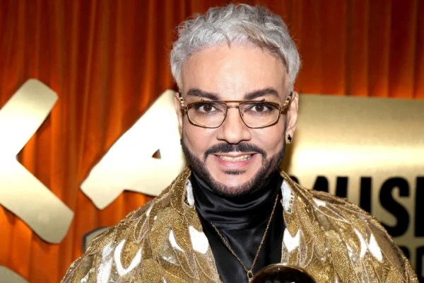 Костюм Киркорова загорелся во время выступления — страшные кадры