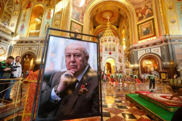 Молодая вдова Церетели со слезами на глазах прощалась с главным мужчиной своей жизни