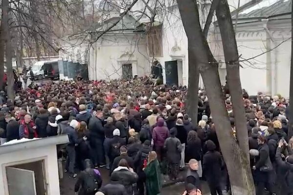 На месте отпевания Паши Техника задержали двух человек