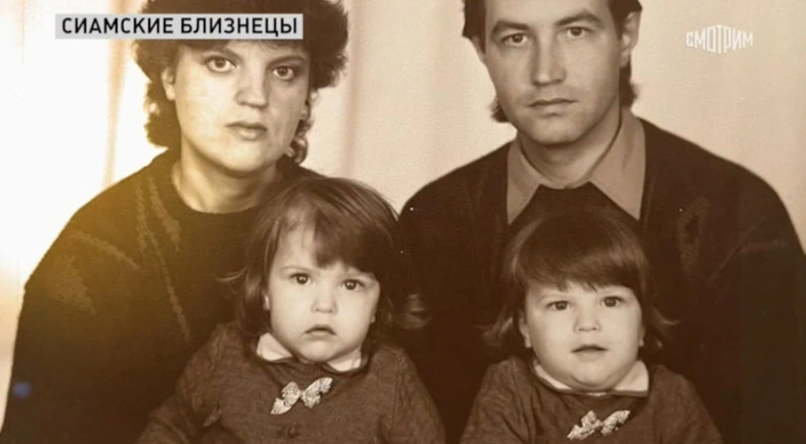 Анна и Татьяна Коркины в детстве 