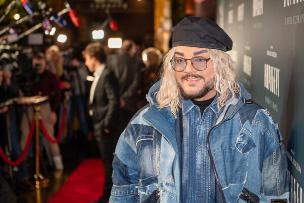 Певец Филипп Киркоров показал кулич за 100 тысяч от ресторатора Дениса Симачева