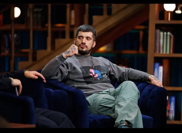 Сотни подростков превратили прощание с Пашей Техником в балаган: давка и попытки взять храм штурмом