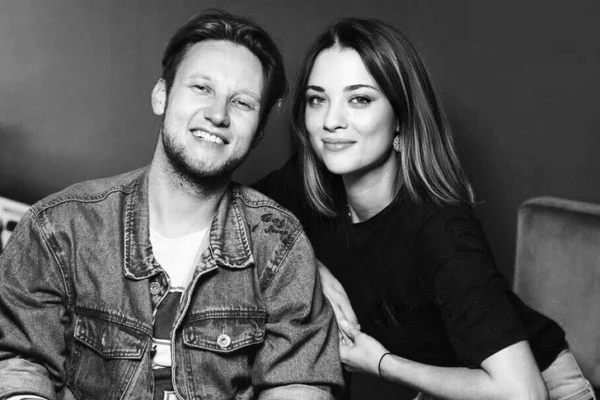 Участник группы «Челси» после смерти жены не отходит от детей