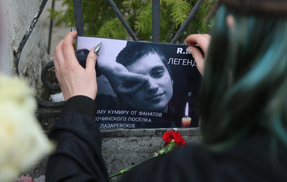 Вика Цыганова рассказала, что на могиле Паши Техника устроили языческий ритуал