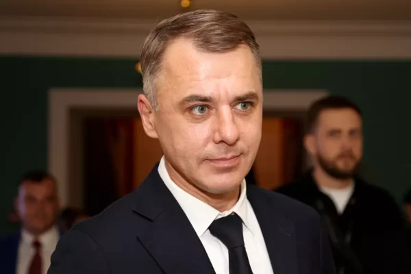47-летний актер Игорь Петренко впервые вышел в свет с подросшими дочерьми