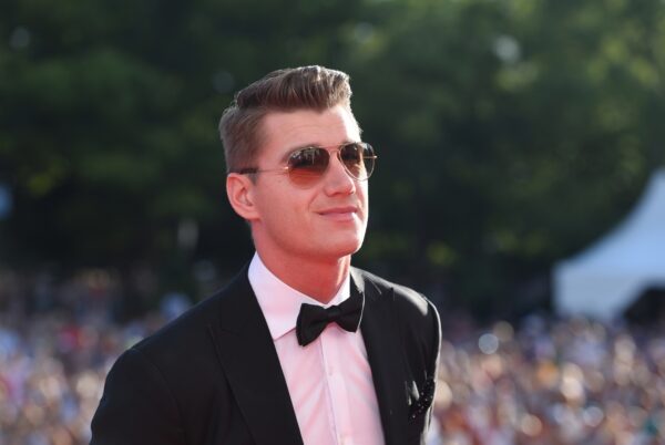 Алексей Воробьев перестал скрывать обручальное кольцо после новостей о свадьбе