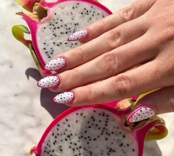Dragon fruit nails — как повторить самый сочный маникюр лета