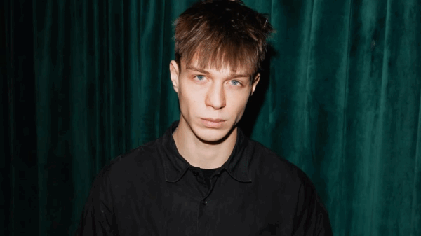 Мама Глеба Калюжного прокомментировала Super новости об уходе актёра в армию