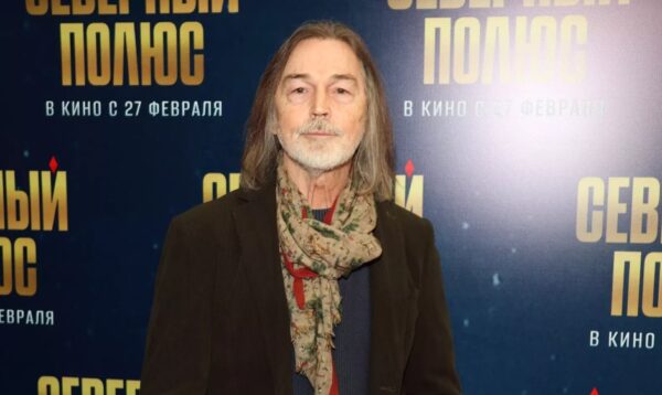 «Отец смотрел с опаской»: сын Никаса Сафронова вернулся в Москву с новой женой