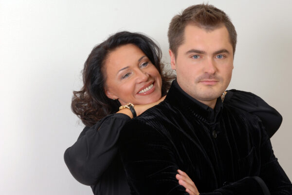 Певица Надежда Бабкина опровергла слухи о расставании с молодым певцов