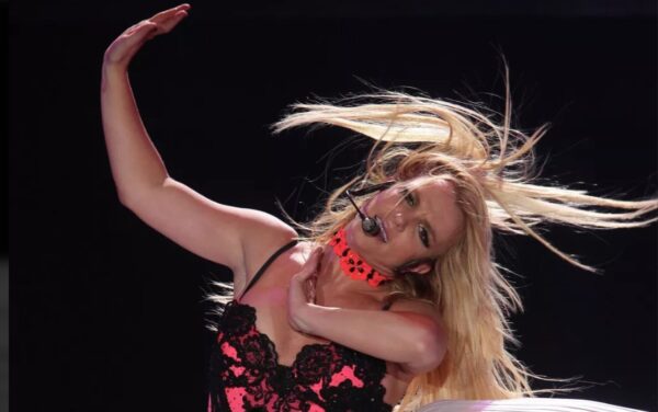 Спирс сделала попытку оправдаться за дебош в самолете