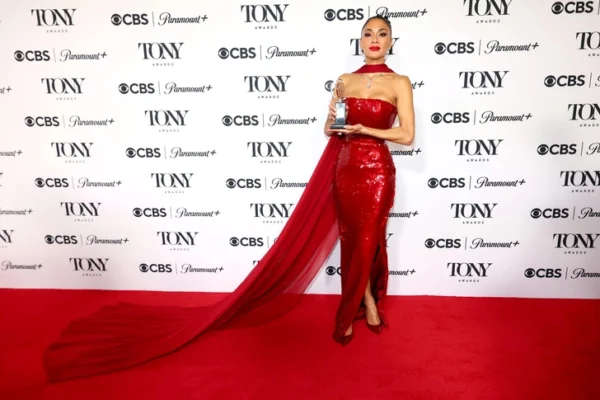 8 худших нарядов Tony Awards-2025 — без «голого» платья не обошлось