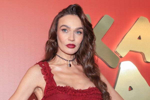 Алена Водонаева отказалась лечить редкое заболевание кожи