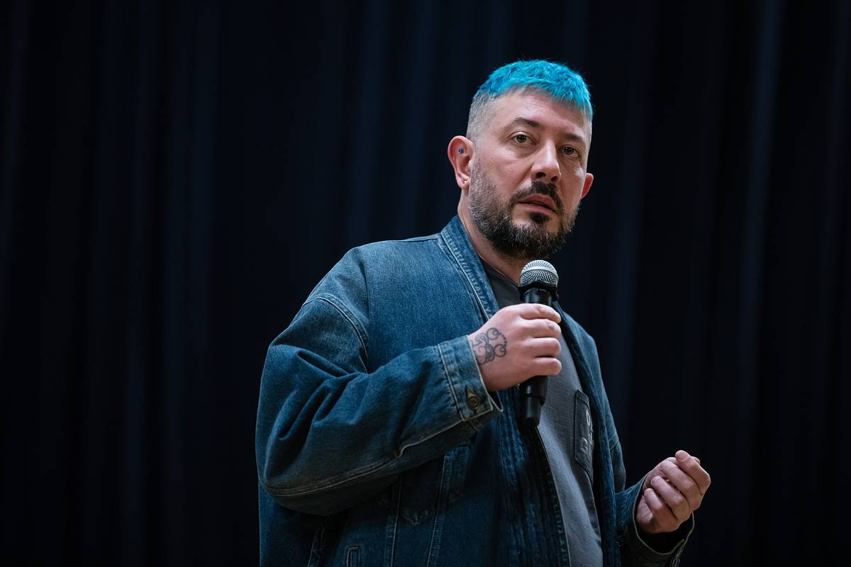 Артемий Лебедев назвал Земфиру красоткой и обратился к релокантам