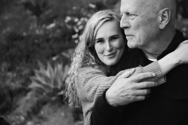 Бекхэм не дождался поздравления от сына, Бибер затроллила мужа: звездный День отца