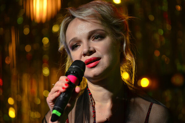 Цымбалюк-Романовская заявила, что семья грубо нарушила последнюю волю Джигарханяна