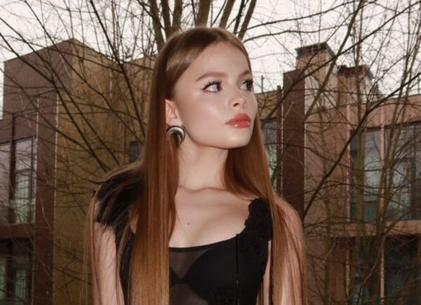 Дочь Виталия Гогунского Милана Стар улетела из России в Европу