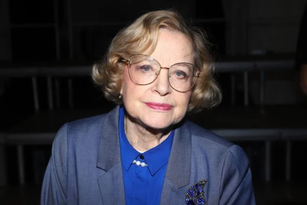 Ирония судьбы Валентины Талызиной: от мамы ей достался голос и женская доля — быть одной