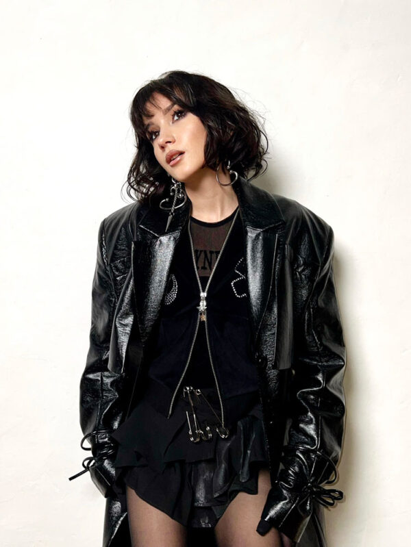 Оля-Краснова-представила-дебютный-мини-альбом-“Хрупкая-сила” Оля-Краснова