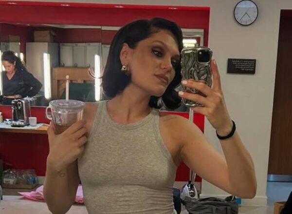 Поп-певица Джесси Джей сообщила, что борется с раком груди