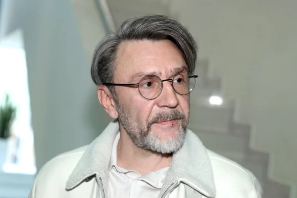 Спустя 8 месяцев холостой жизни Шнуров вернулся к дочери уральского миллиардера