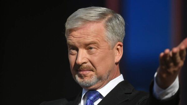 Ведущий Пельш заступился за пошутившую о Рогозине команду КВН