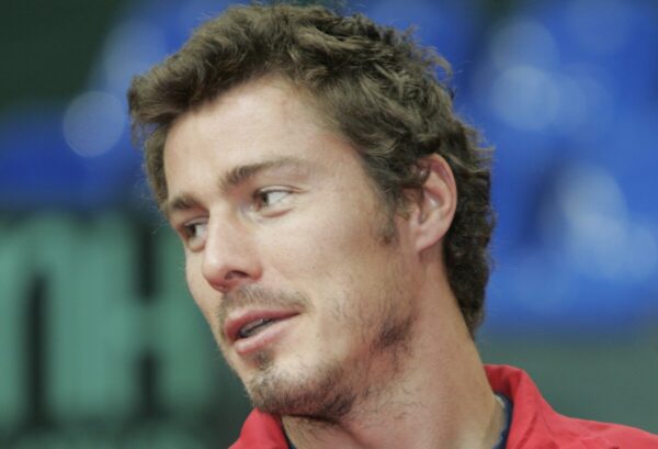 Ведущий закрытый образ жизни Марат Сафин появился в блоге Виктории Бони