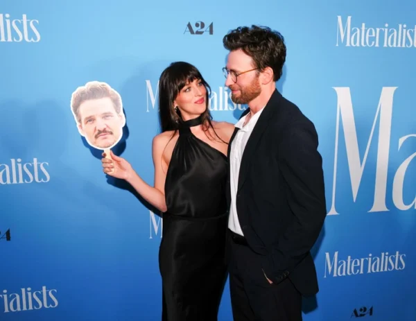 Героиня «Материалистки» признается в пластике груди и носа