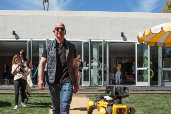 Миллиардер-предатель: как Безос променял семью и разозлил венецианцев