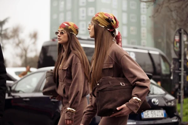 Модный код лета 2025 — бандана: как сегодня носить аксессуар из прошлого