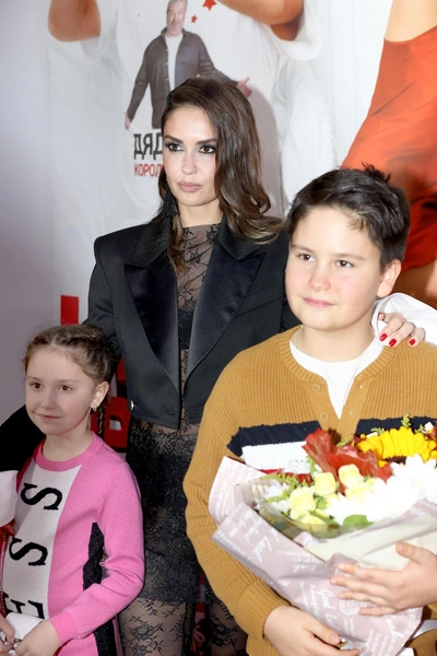 Агата Муцениеце с детьми | woman.ru