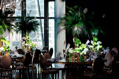 OKOVOICE-EVENT-HALL-многофункциональное-пространство—в-москва-сити-с-экраном-и-сценой