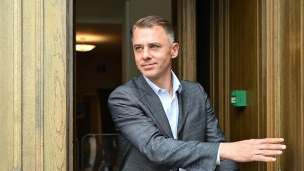 Петренко вновь попал в список неплательщиков алиментов