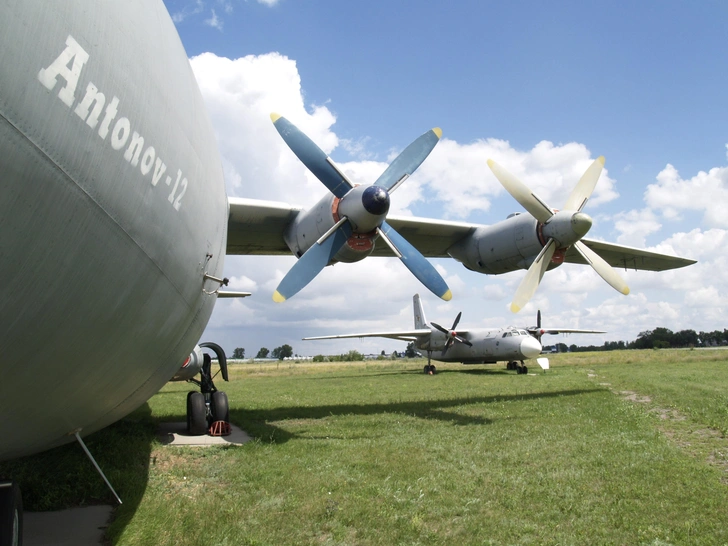 Разбившемуся Ан-24 было почти 50 лет — безопасно ли летать на таких самолетах? | woman.ru