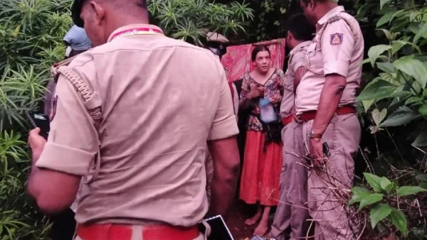 Россиянка две недели жила в пещере в Индии с детьми, скрываясь от мужа