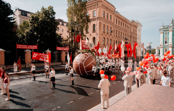 В-Петербурге-проходят-масштабные-съёмки-фильма-Алексея-Учителя-«Шум-времени»-о-Шостаковиче