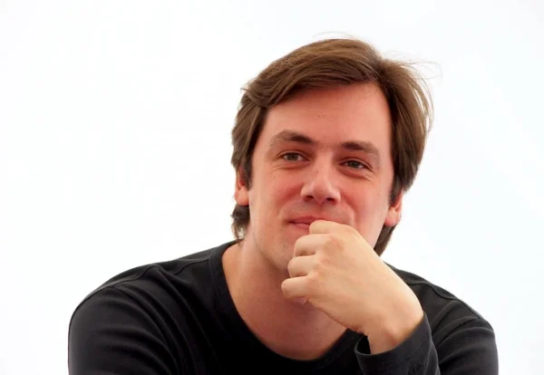 Звезду «Теста на беременность» не узнать — он набрал вес и стал коучем