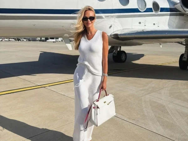 Частный самолет и роскошная яхта: Лопырева 12 дней отмечала свое 42-летие