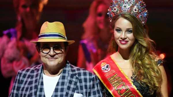 Дмитрий Дибров после сообщений о разводе привёл в дом двух красоток