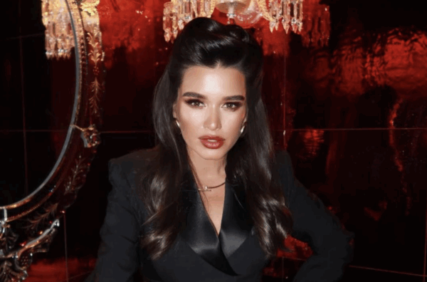 «Это сюрприз»: Ксения Бородина вместе с семьей улетела в США