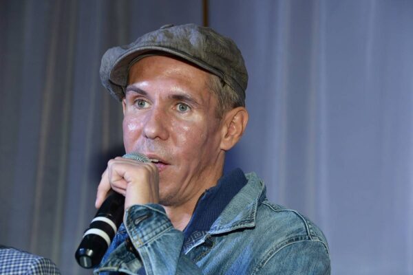 Панин* признался в работе доставщиком еды в США