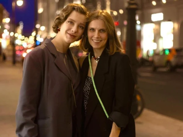 Папины дочки 20 лет спустя: такие же юные, но уже мамы