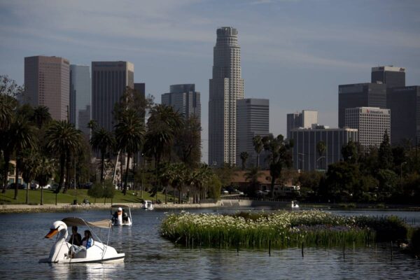 Переехавший в США комик обратился к желающим жить в стране словами «бегите отсюда»