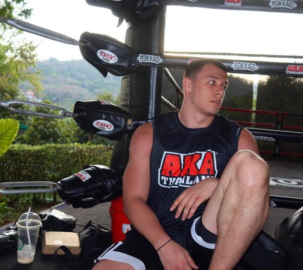 Рэпер Macan шокировал публику во время концерта на «ВТБ Арене»