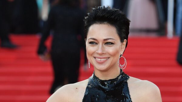 Самбурская показала фигуру в белье и чулках