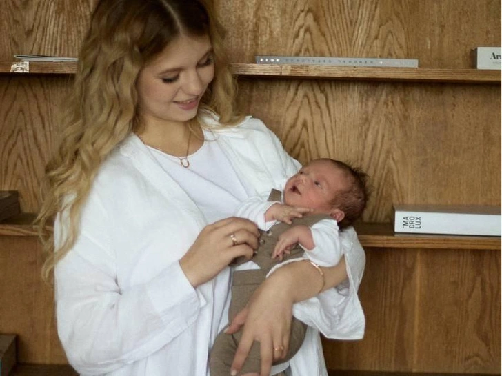 Саша Трусова с сыном Мишей | woman.ru