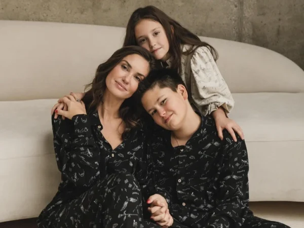 Тимофей Прилучный окружил сестру вниманием и заботой