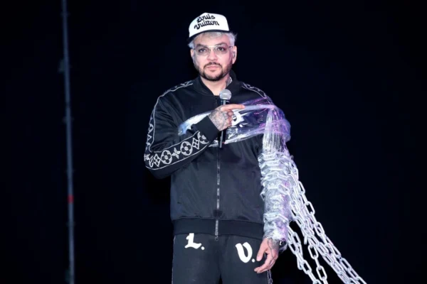 Ватные ноги, постоянная жажда: врачи переживают за состояние Киркорова